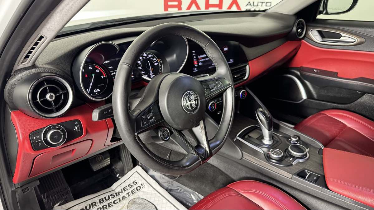 Used 2019 Alfa Romeo Giulia Ti AWD/4WD image 13