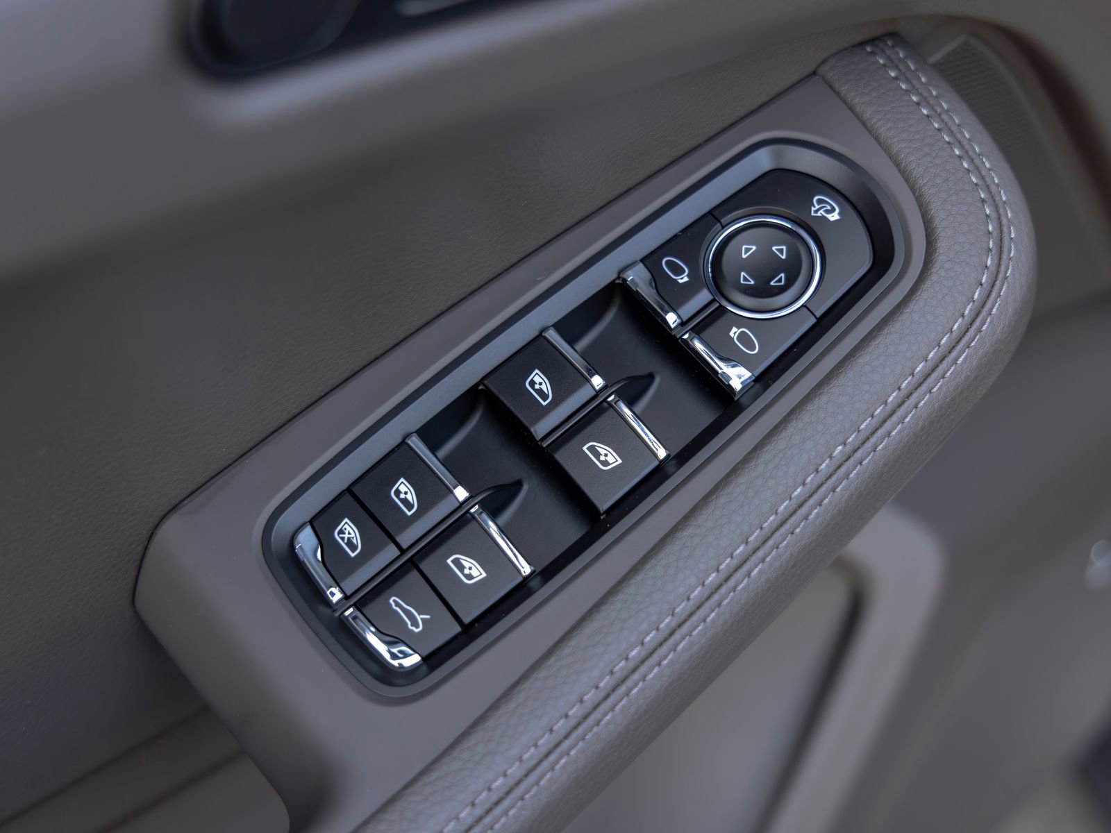 Certified 2026 Porsche Macan image 23