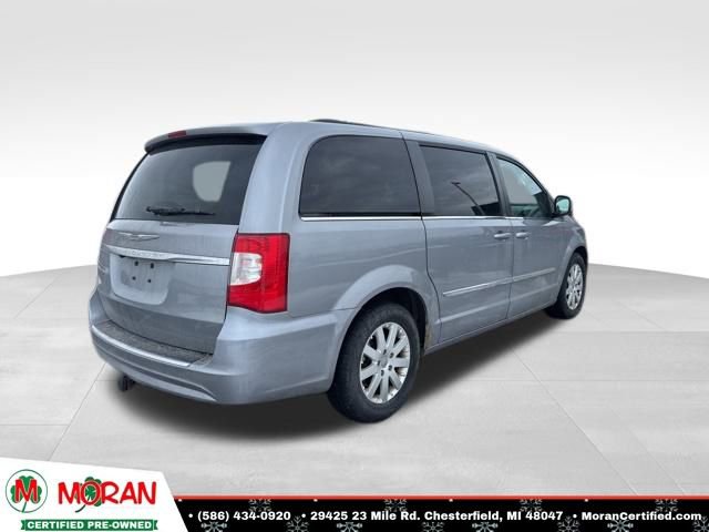 Used 2013 Chrysler Town & Country Touring image 5