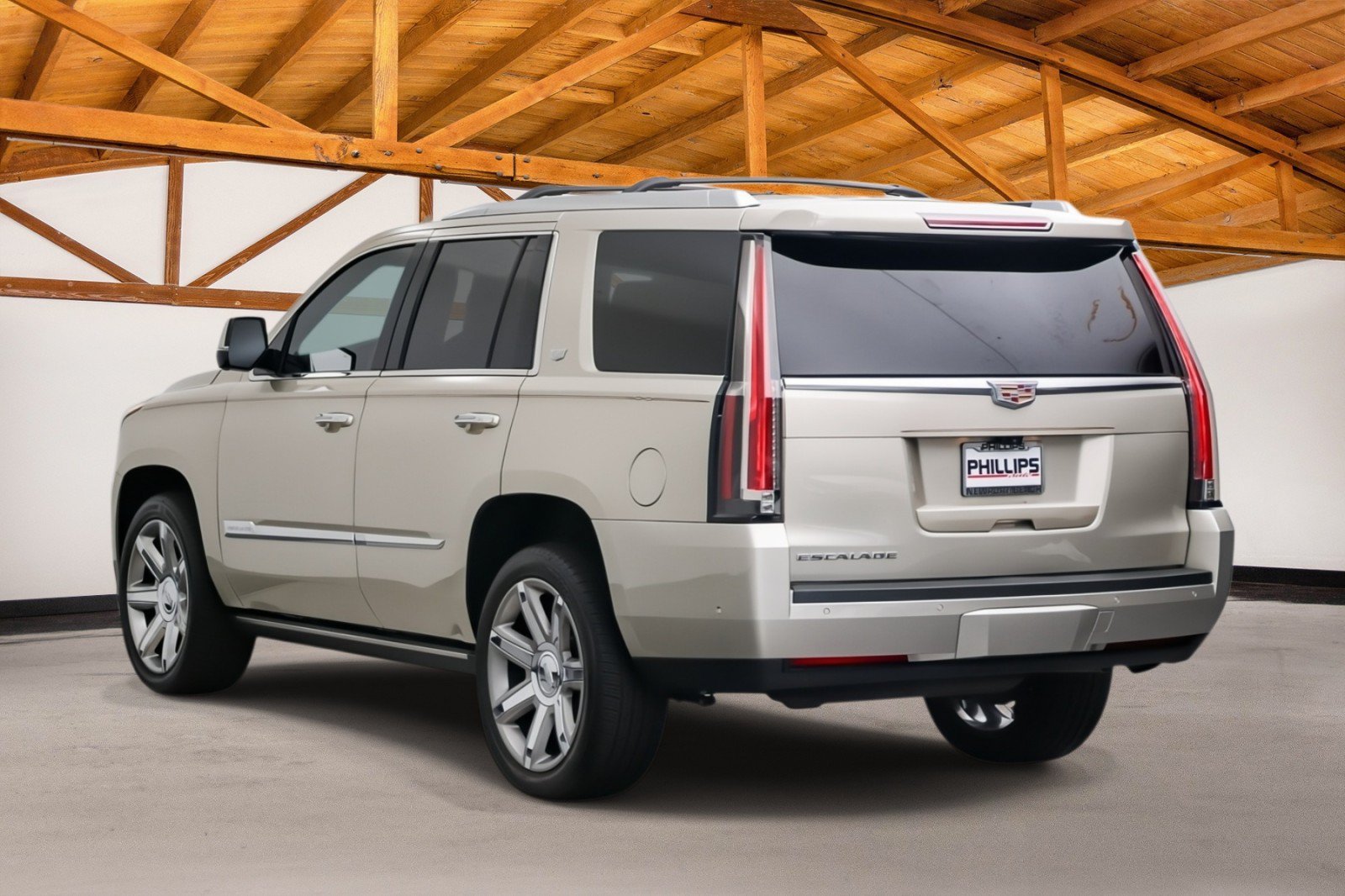 Used 2017 Cadillac Escalade Premium Luxury AWD/4WD image 3