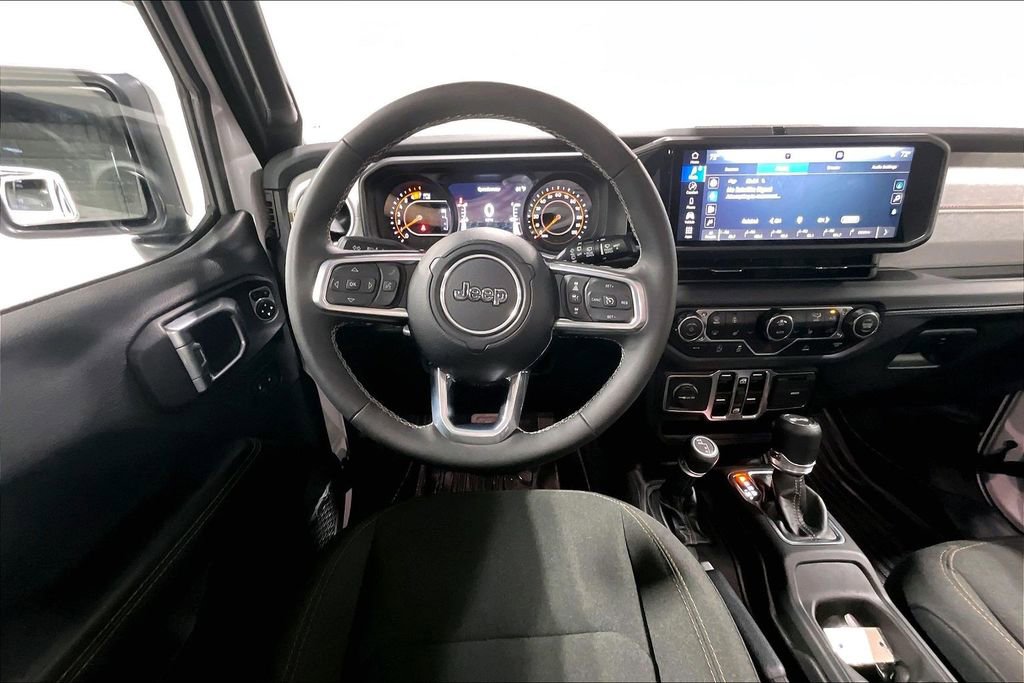 Used 2025 Jeep Wrangler Unlimited Sahara AWD/4WD image 7