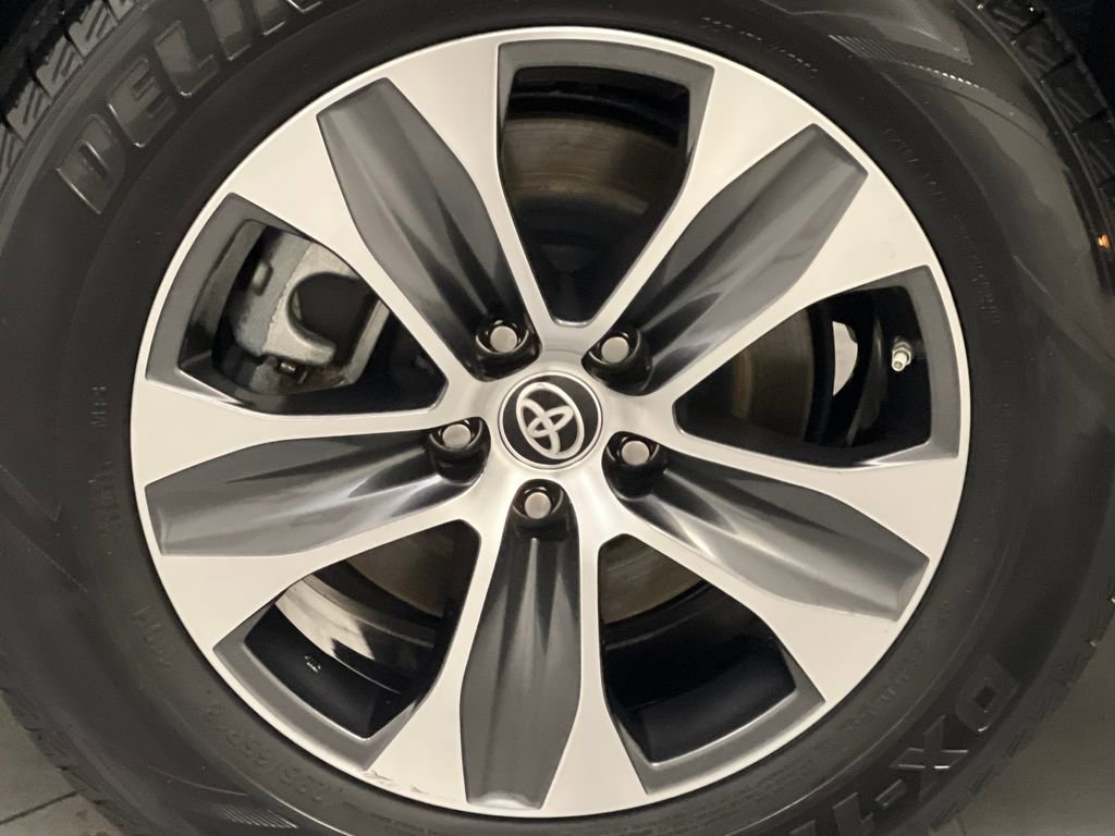 Used 2025 Toyota Highlander XLE FWD image 76