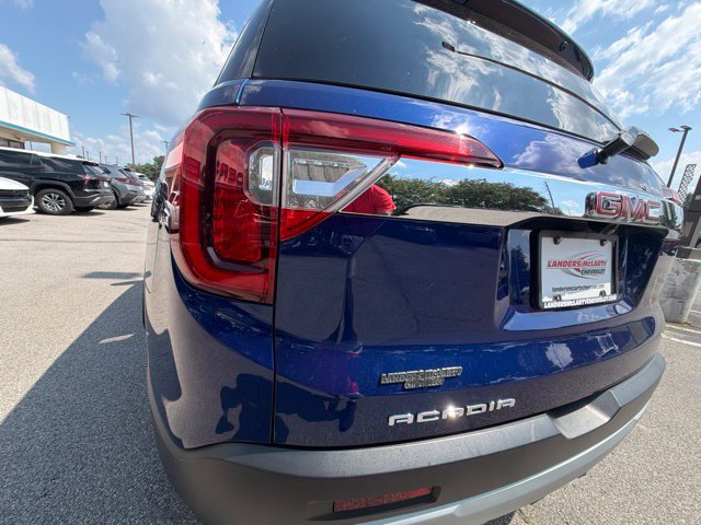 Used 2023 GMC Acadia SLE w/ Driver Convenience Package FWD image 18