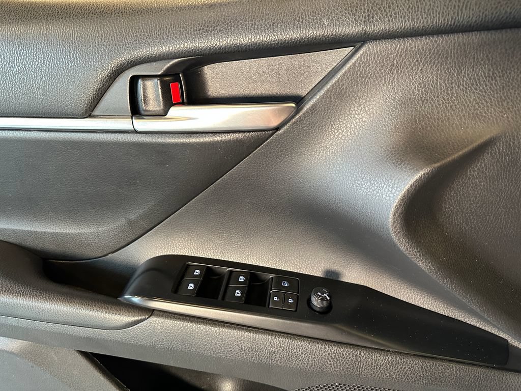 Used 2020 Toyota Camry SE w/ Moonroof Package AWD/4WD image 19
