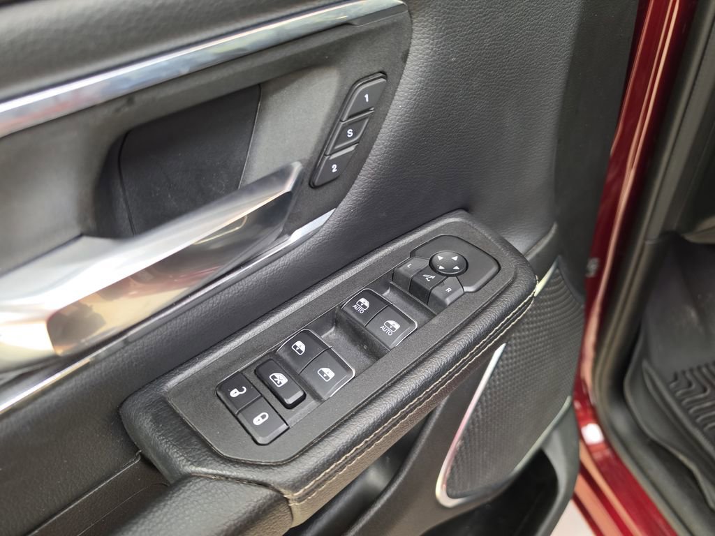 Used 2025 RAM 1500 Laramie AWD/4WD image 13