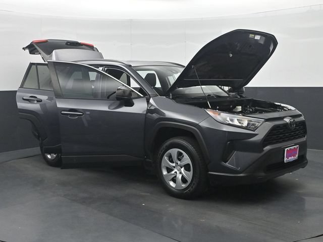 Used 2020 Toyota RAV4 LE FWD image 34