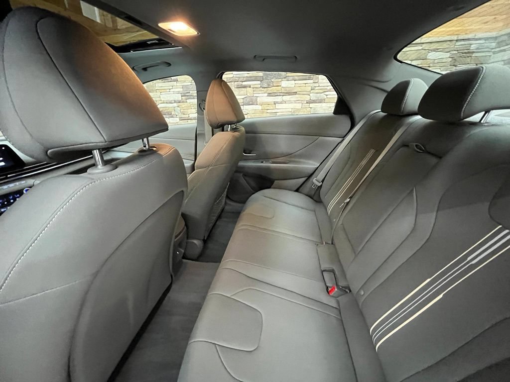 Used 2025 Hyundai Elantra SEL FWD image 44