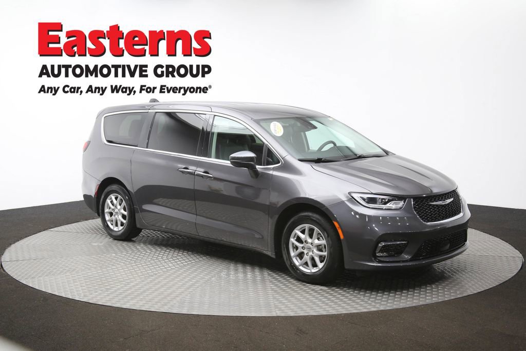 Used 2023 Chrysler Pacifica Touring-L FWD image 51
