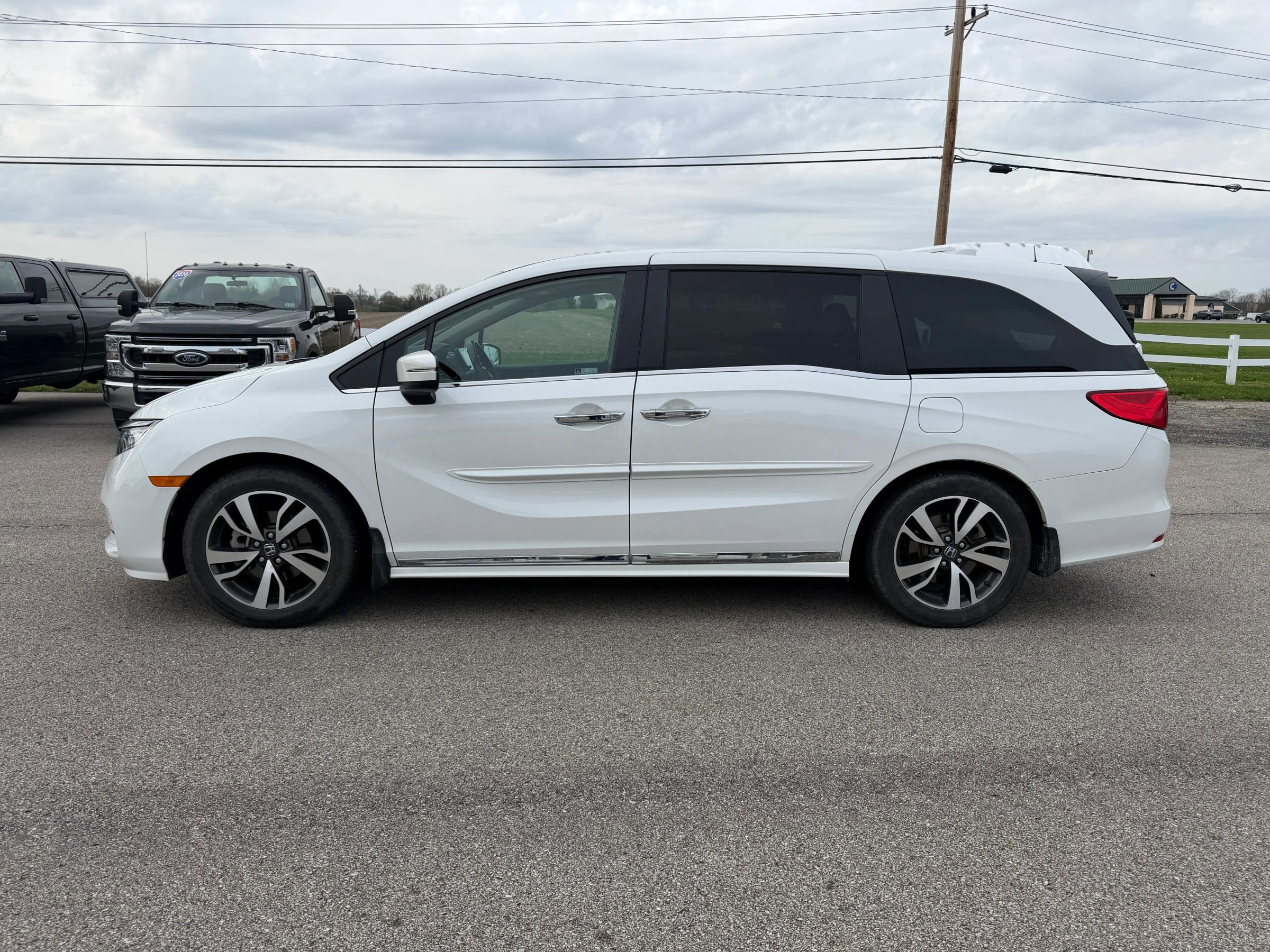 Used 2023 Honda Odyssey Touring image 1