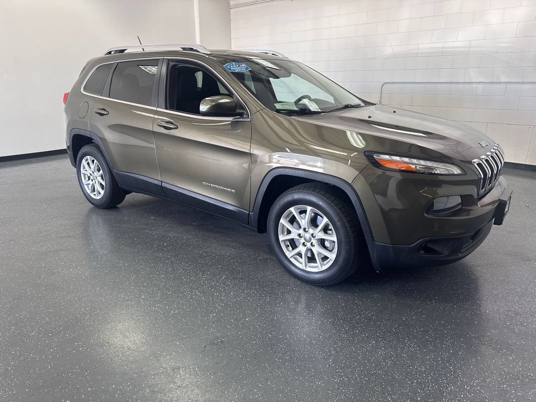 Used 2015 Jeep Cherokee Latitude w/ Comfort/Convenience Group AWD/4WD image 2