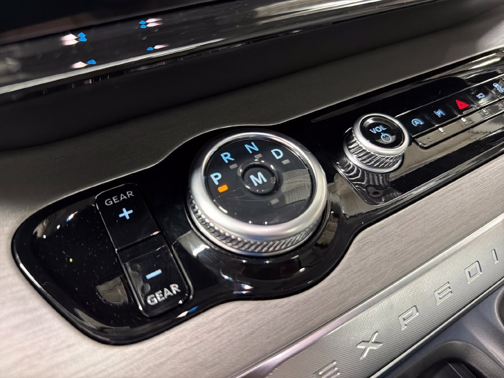 New 2027 Ford Expedition Max Platinum RWD image 28