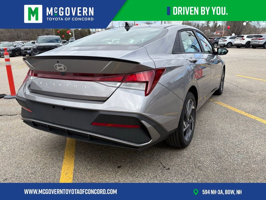 Used 2025 Hyundai Elantra Sport image 5