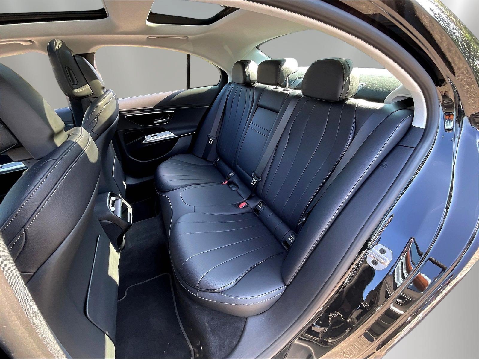 Certified 2024 Mercedes-Benz E 350 4MATIC Sedan image 23
