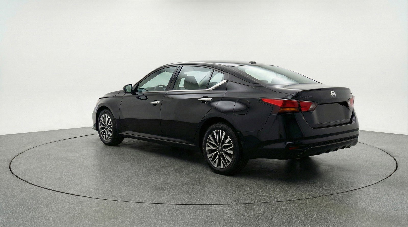 Used 2025 Nissan Altima 2.5 SV FWD image 6
