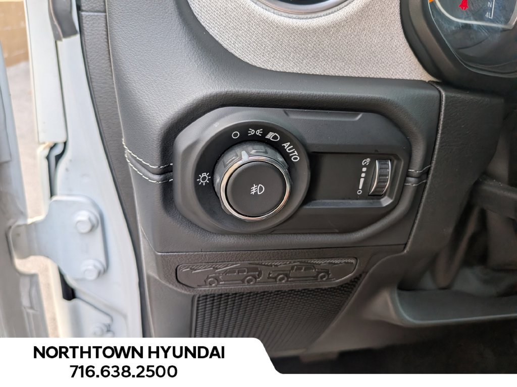 Used 2026 Jeep Wrangler Unlimited Sahara AWD/4WD image 27
