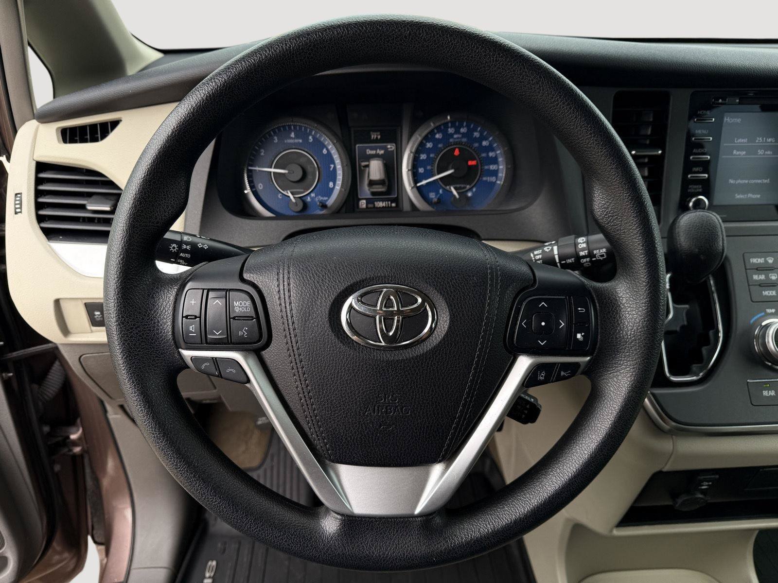 Used 2018 Toyota Sienna LE FWD image 17