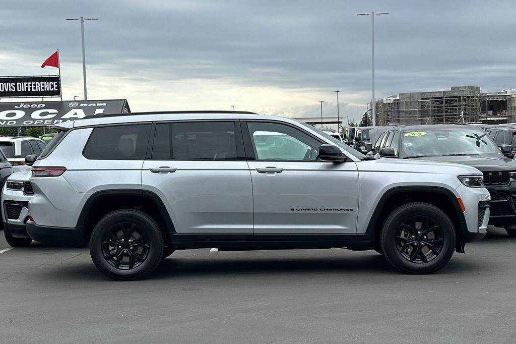 New 2026 Jeep Grand Cherokee L 2WD image 3