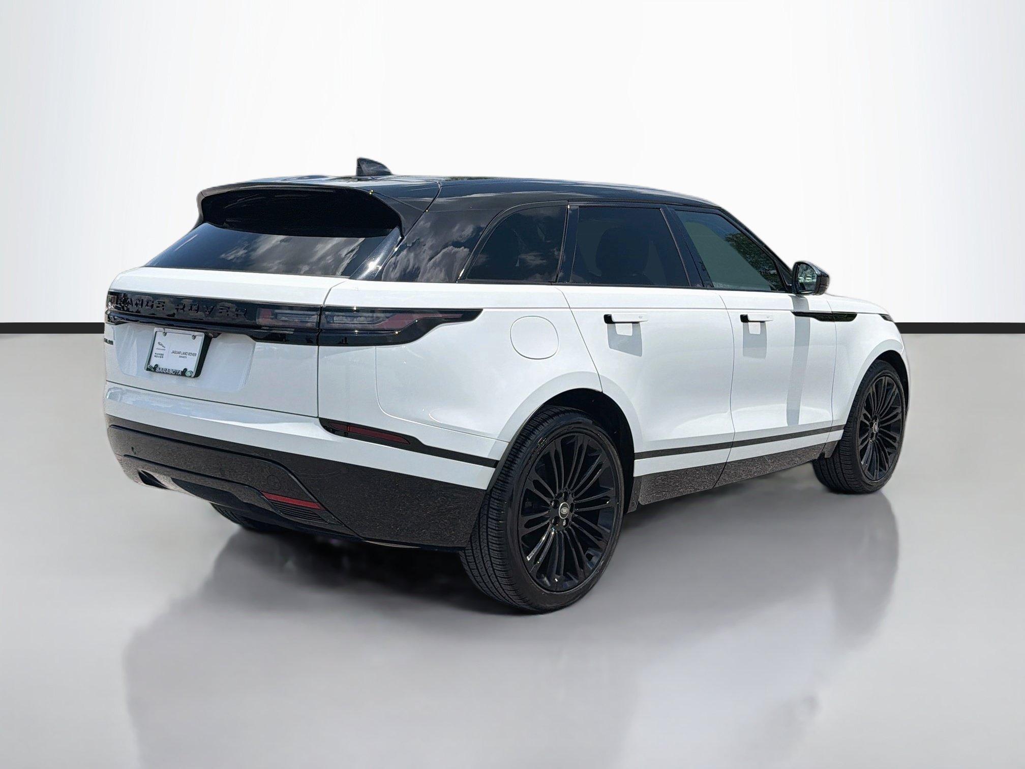Used 2026 Land Rover Range Rover Velar Dynamic SE AWD/4WD image 5