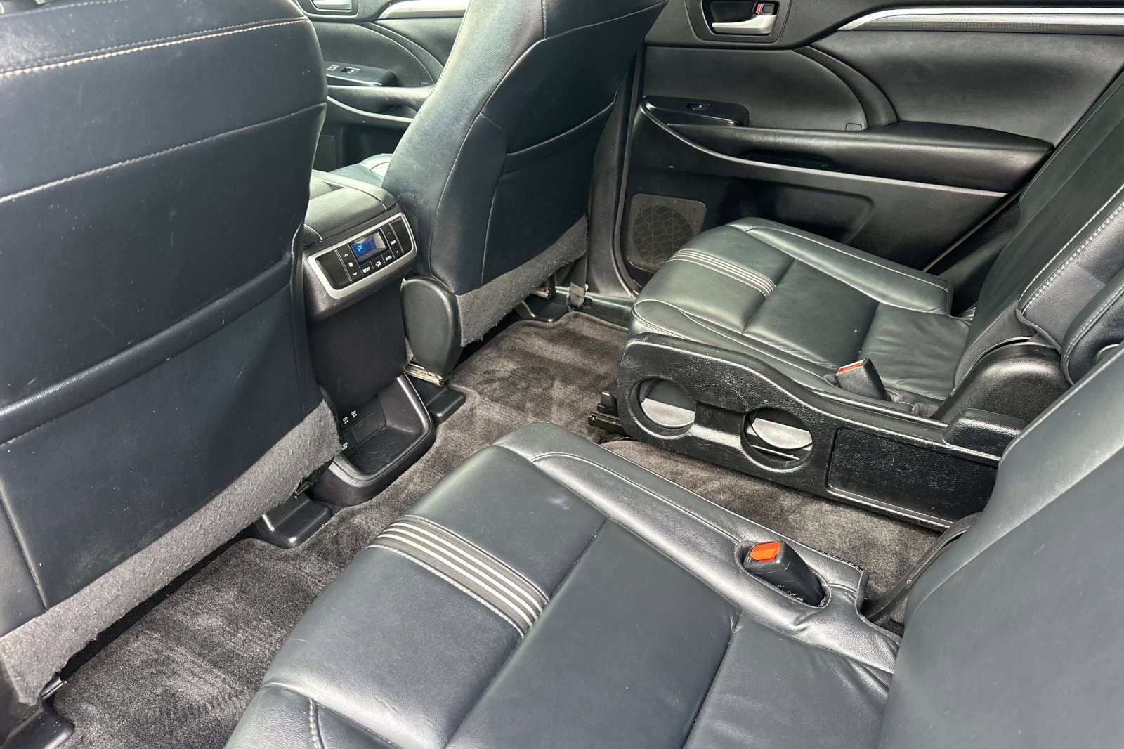 Used 2017 Toyota Highlander XLE image 27