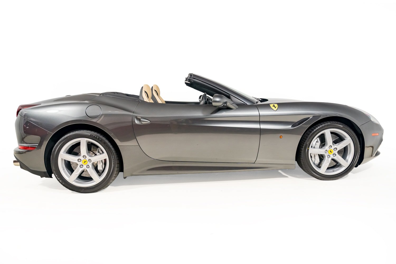 Used 2015 Ferrari California T RWD image 20