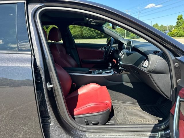 Used 2021 Kia Stinger GT1 RWD image 15