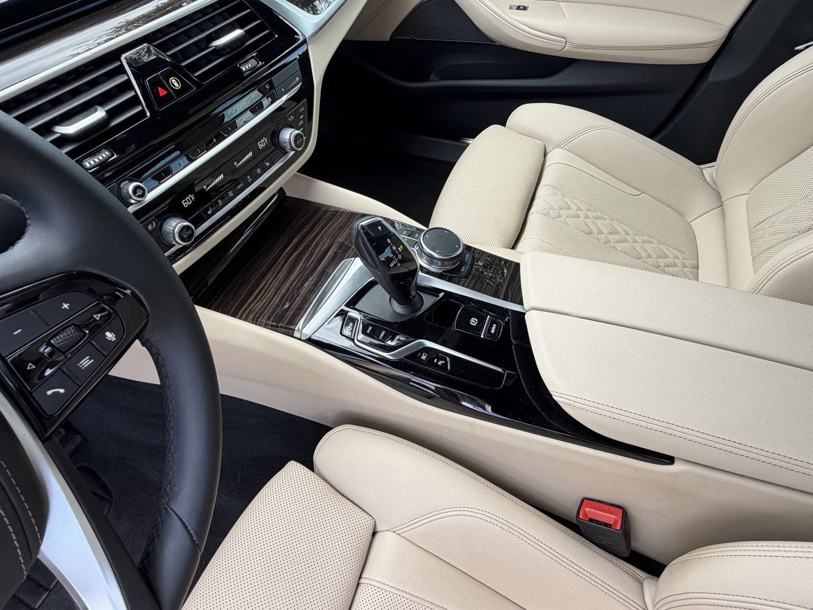 Certified 2023 BMW 530e w/ Premium Package RWD image 21