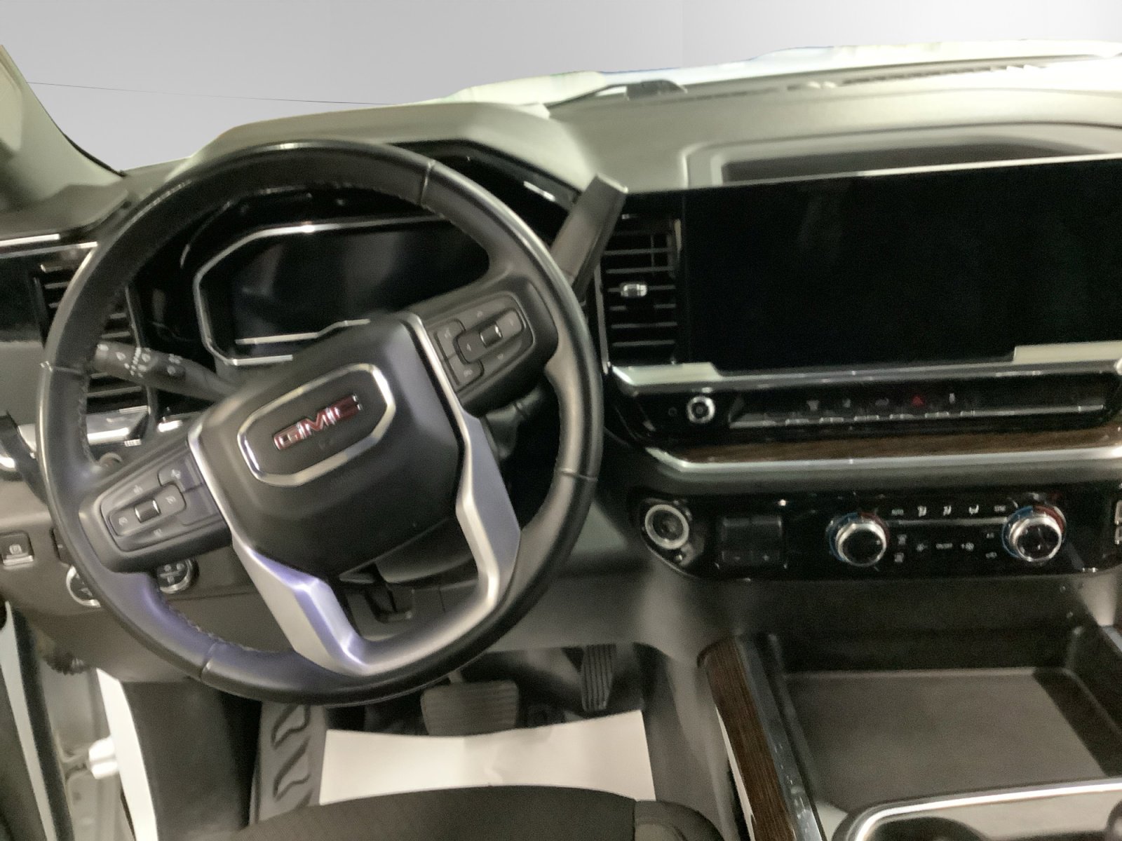 Used 2024 GMC Sierra 3500 SLE w/ SLE Convenience Package image 10