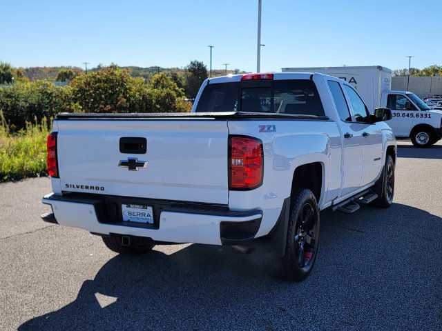 Used 2017 Chevrolet Silverado 1500 LT w/ Redline Edition AWD/4WD image 6