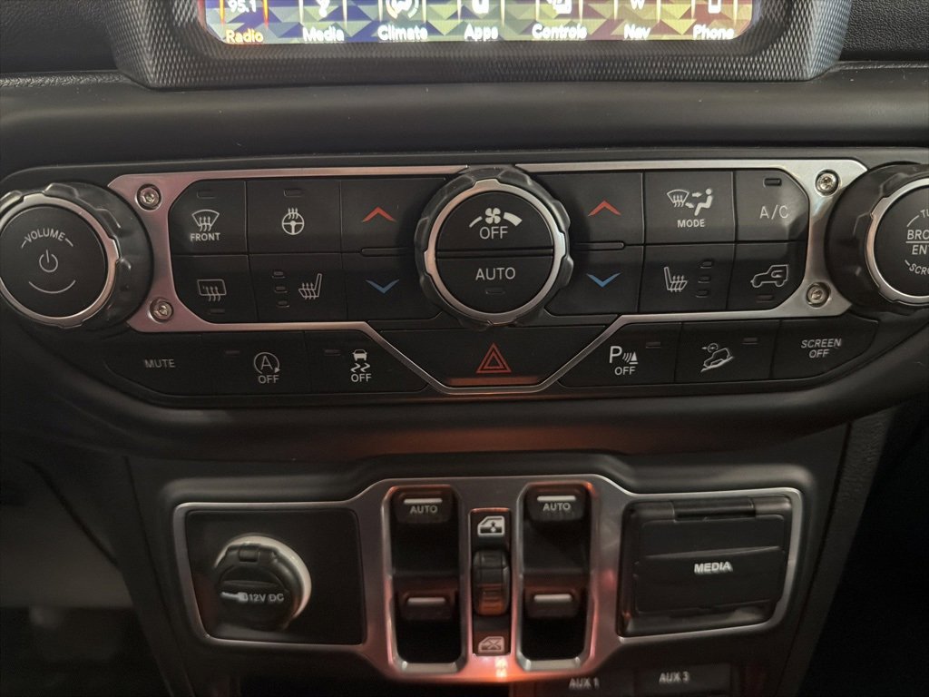 Used 2018 Jeep Wrangler Unlimited Sahara image 24