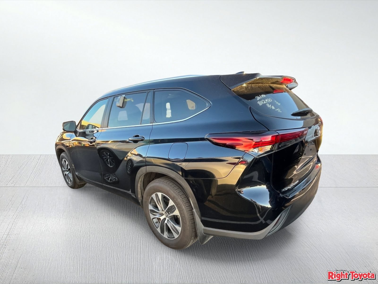 Certified 2026 Toyota Highlander XLE AWD/4WD image 3