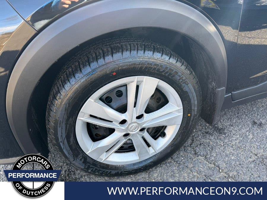 Used 2023 Nissan Kicks S FWD image 4