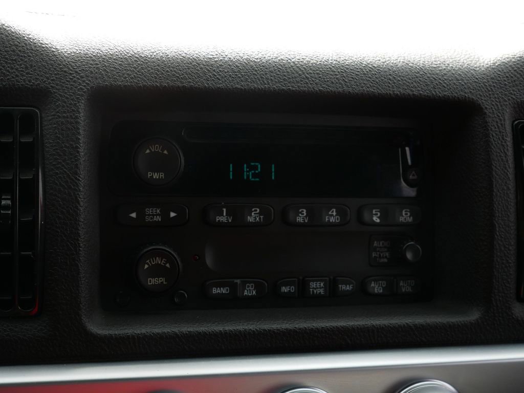 Used 2004 Chevrolet SSR RWD image 21