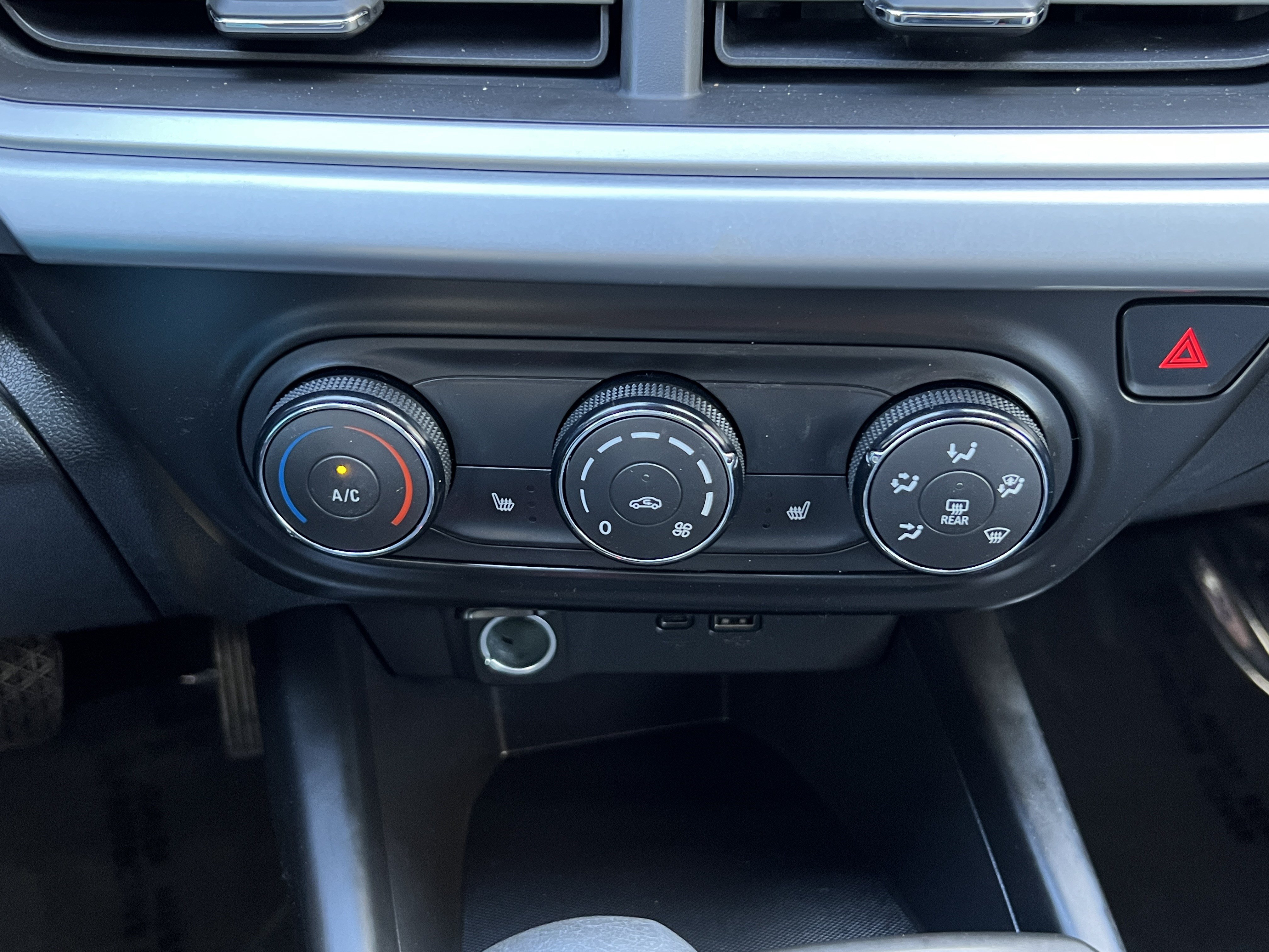 Used 2024 Chevrolet Trax RS w/ Driver Confidence Package FWD image 30