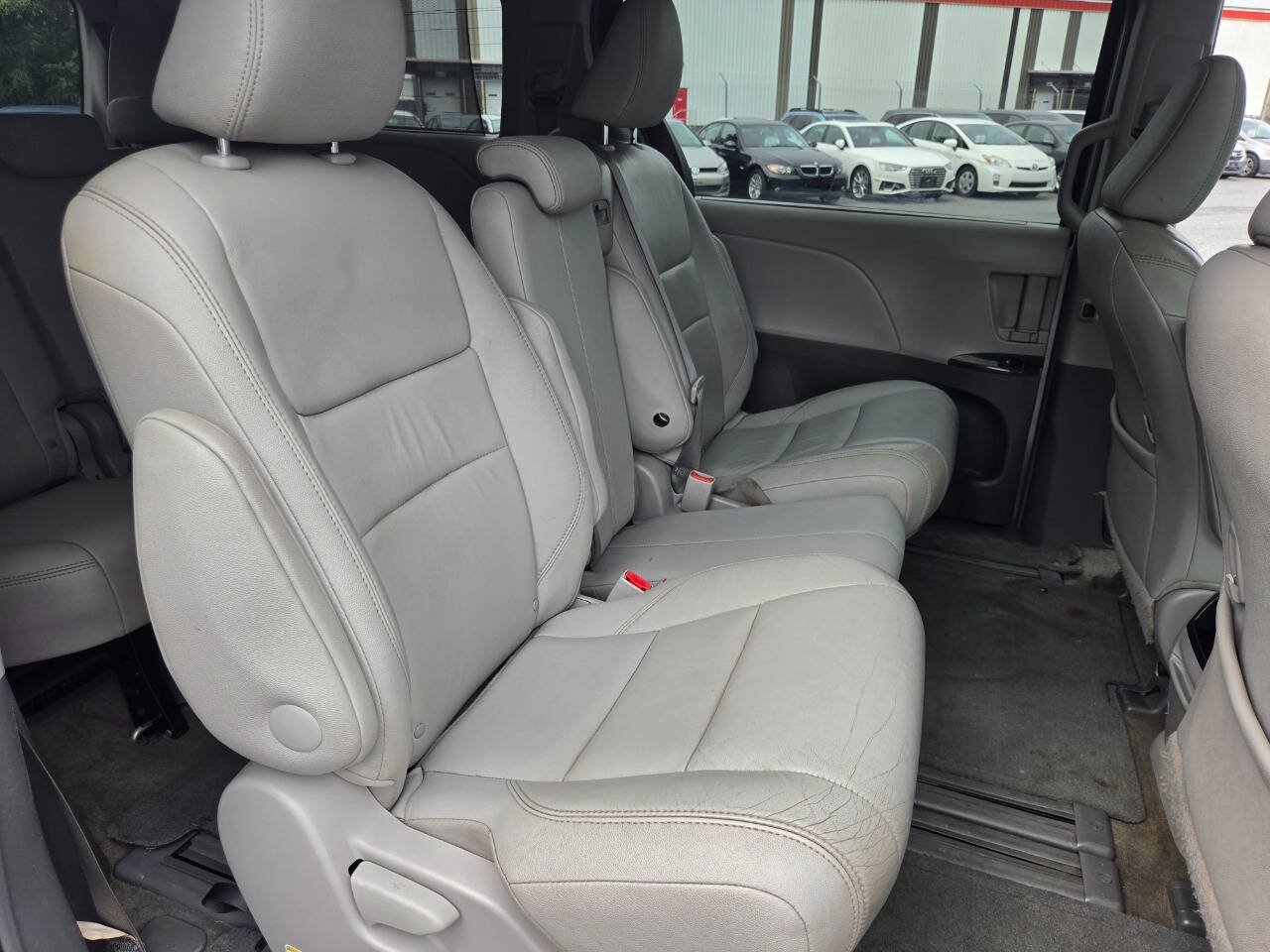 Used 2015 Toyota Sienna XLE FWD image 28