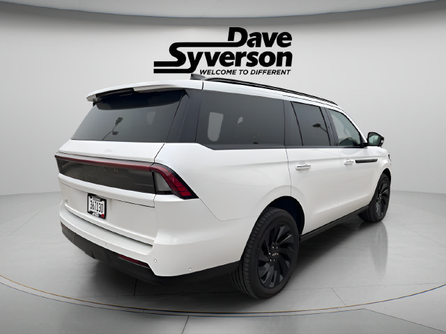 Used 2025 Lincoln Navigator Reserve w/ Jet Appearance Package AWD/4WD image 4