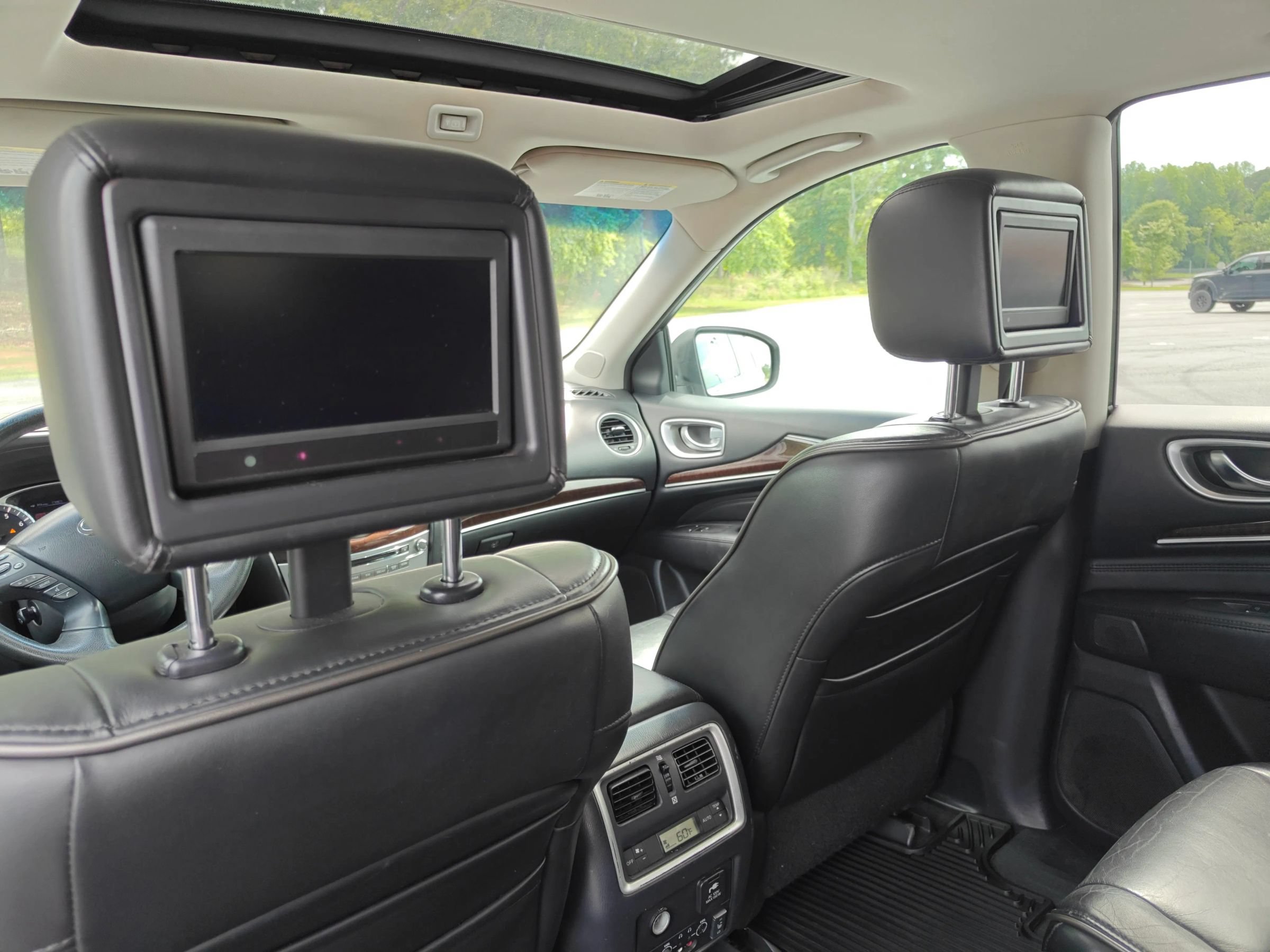 Used 2013 INFINITI JX35 AWD w/ Premium Pkg image 16
