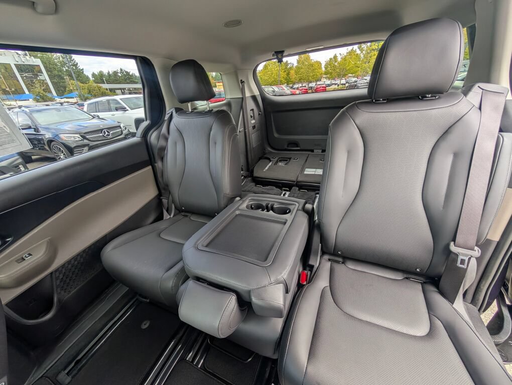 Certified 2025 Kia Carnival FWD image 25