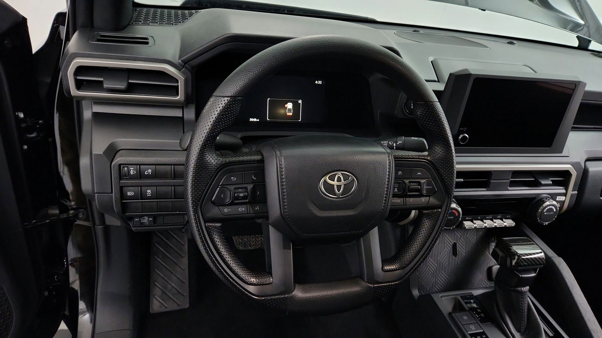 Used 2025 Toyota Tacoma SR AWD/4WD image 13