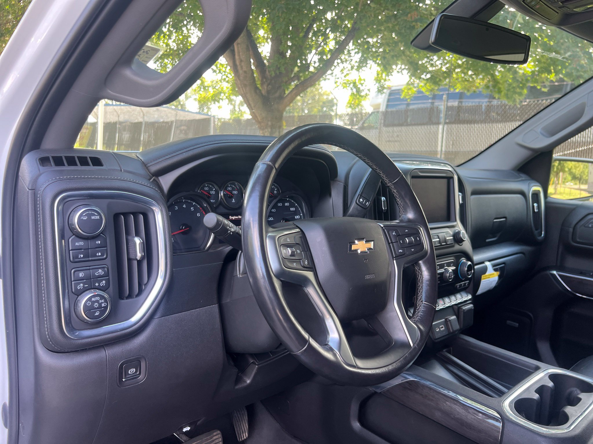 Used 2021 Chevrolet Silverado 1500 LTZ AWD/4WD image 11