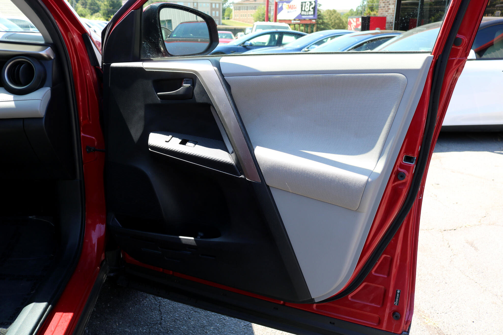 Used 2013 Toyota RAV4 XLE image 38