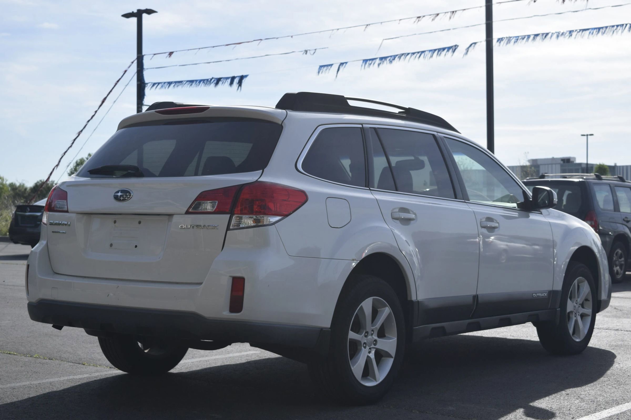 Used 2013 Subaru Outback 2.5i Premium AWD/4WD image 3