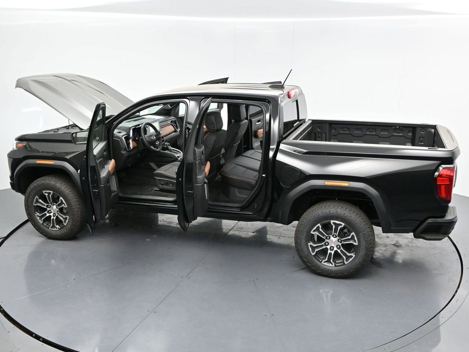 Used 2025 GMC Canyon AT4 w/ Technology Plus Package AWD/4WD image 46