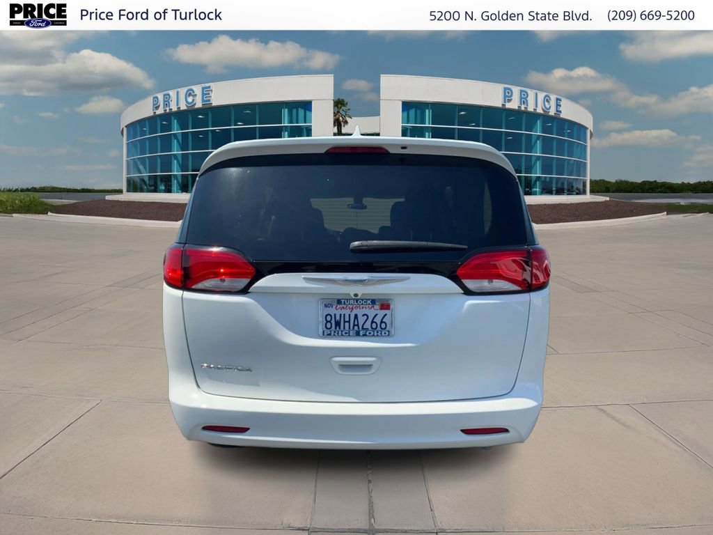 Used 2017 Chrysler Pacifica LX FWD image 6