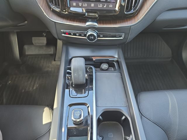Used 2022 Volvo XC60 T8 Inscription Expression w/ Advanced Package AWD/4WD image 27