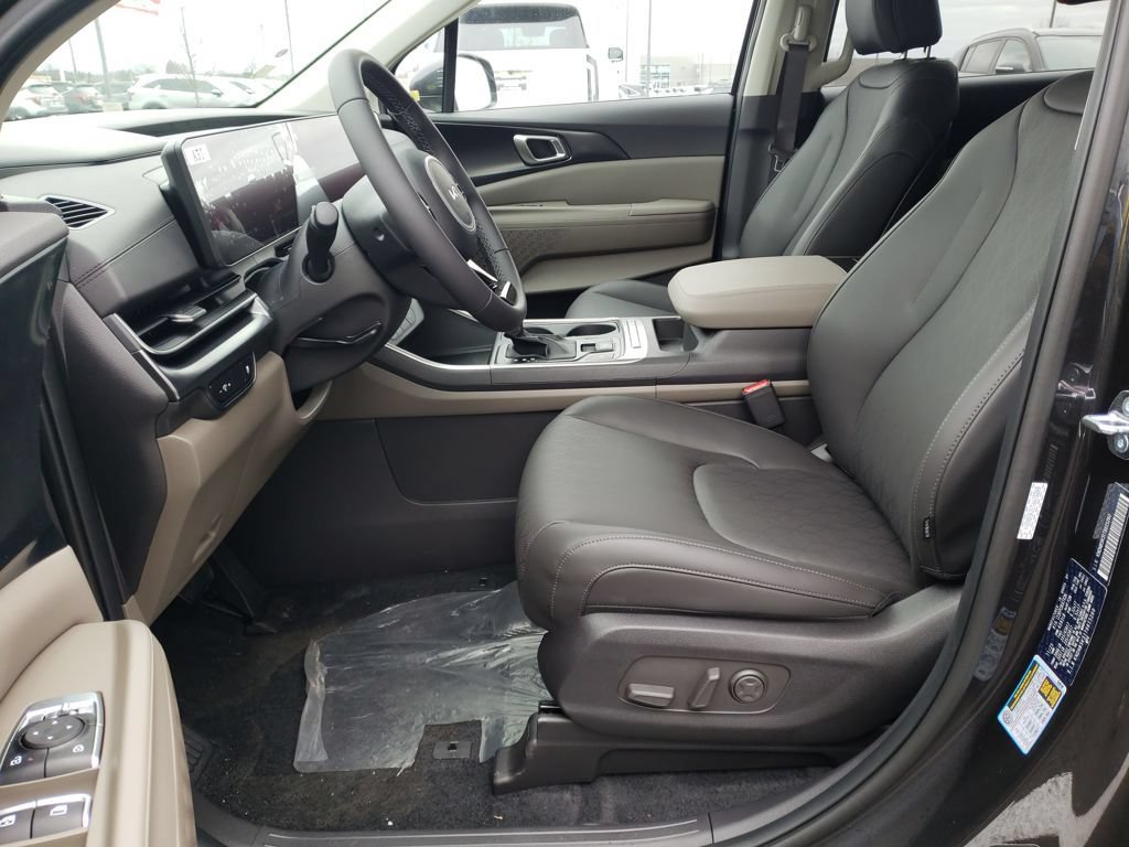 New 2026 Kia Carnival FWD image 14