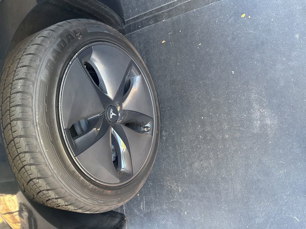 Used 2019 Tesla Model 3 Standard Range image 12