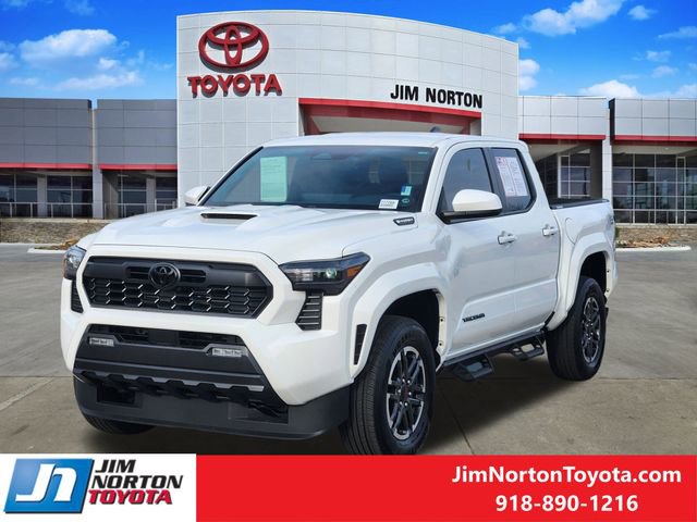Used 2025 Toyota Tacoma TRD Sport image 3