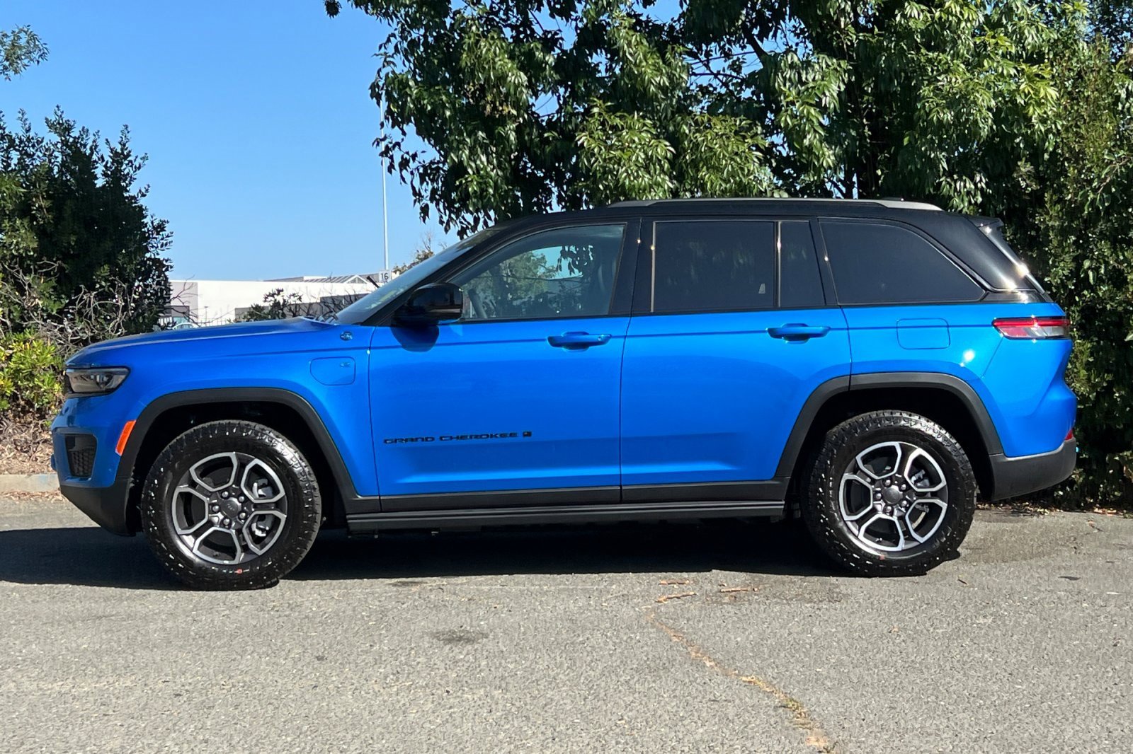 New 2023 Jeep Grand Cherokee Trailhawk w/ Advanced Protech Group II image 6