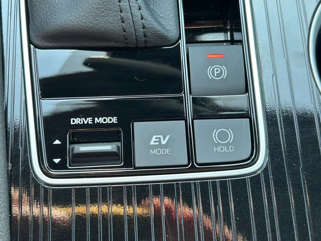 Certified 2025 Toyota Sienna XSE w/ XSE Plus Package FWD image 33