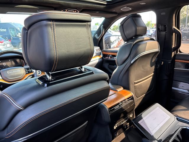 Used 2022 Jeep Grand Wagoneer Series III AWD/4WD image 10